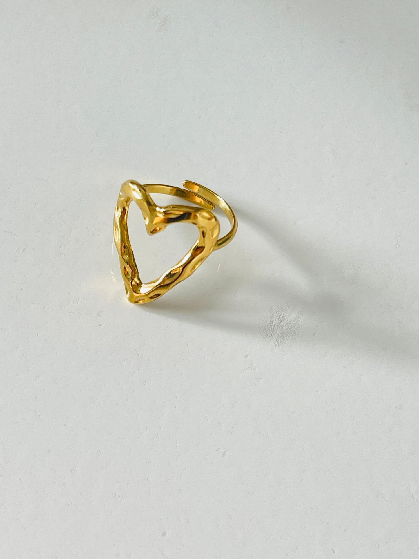 Hammered loveheart ring