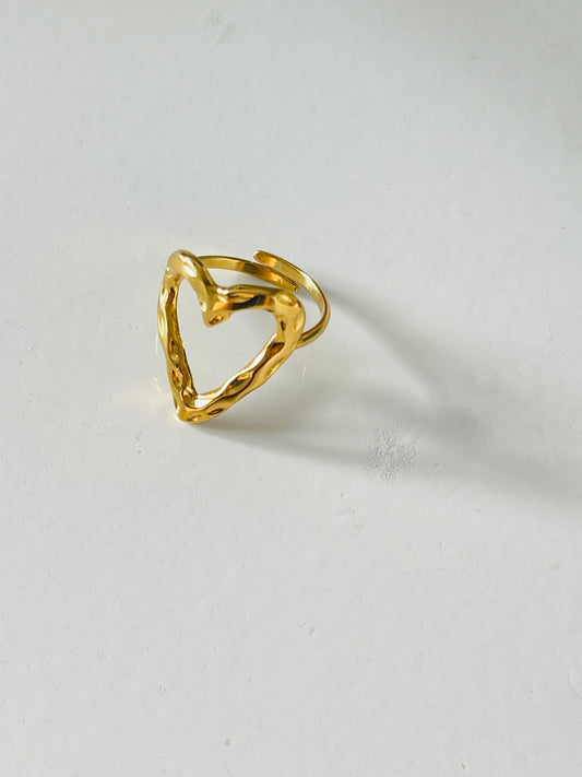 Hammered loveheart ring