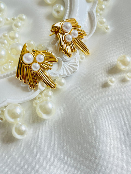 Pearl of feather studs