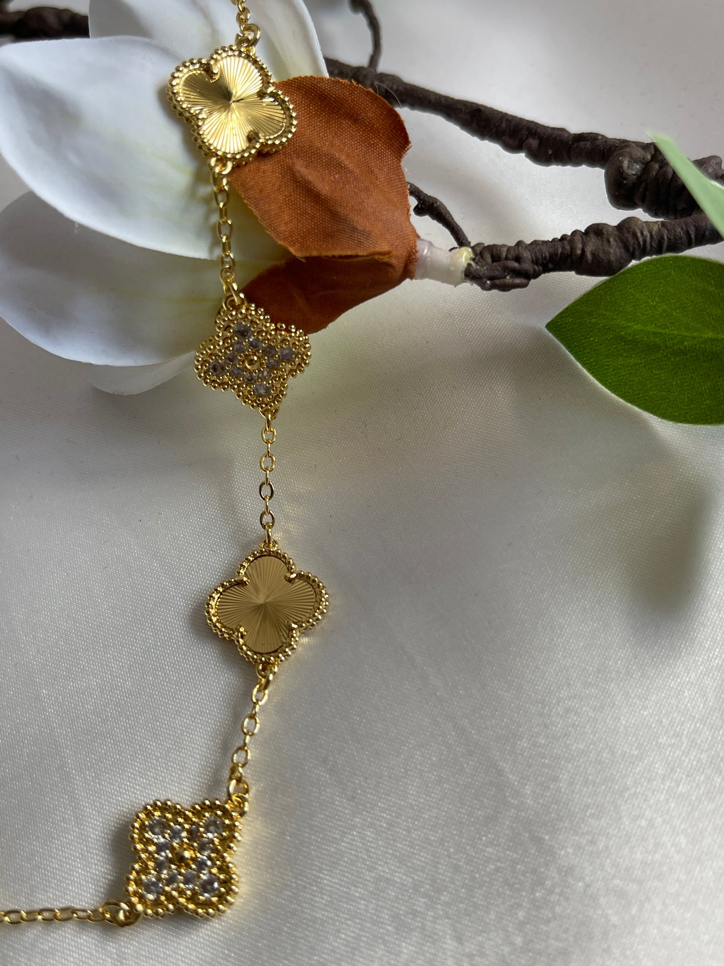 Clover bracelet with stones