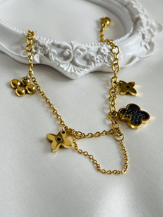 Charm flower bracelet