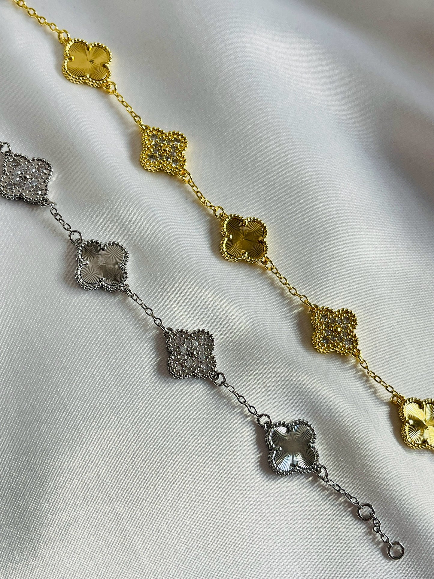 Clover bracelet with stones