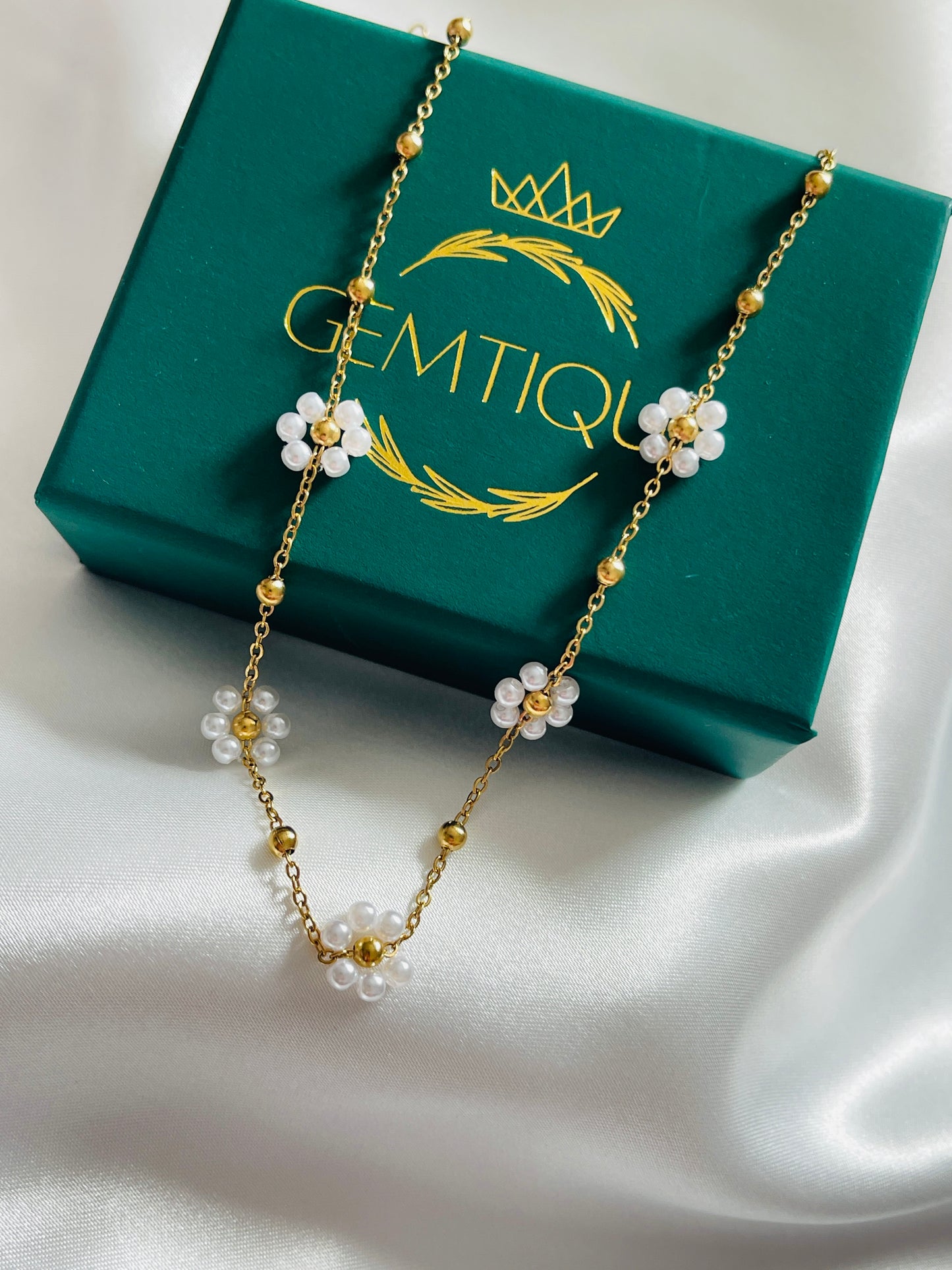 Pearl flower beads necklace