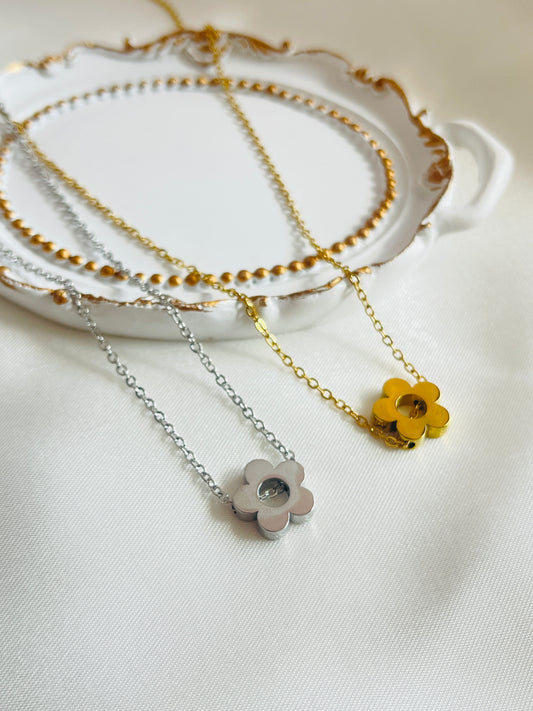 Bloom flower necklace
