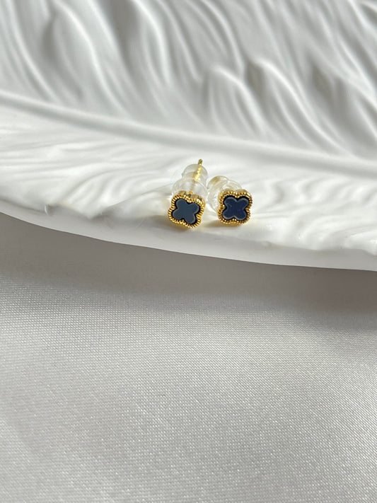 Black clover extra mini studs