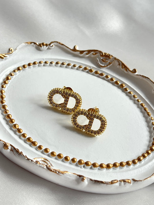 Dee stone studs