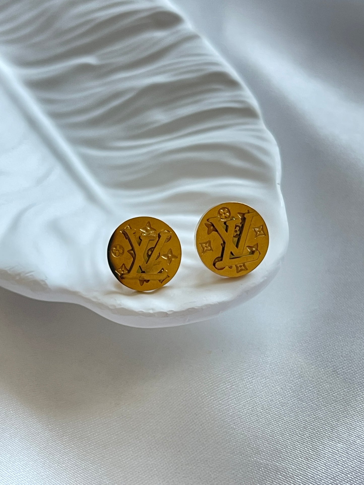 Printed stud earrings