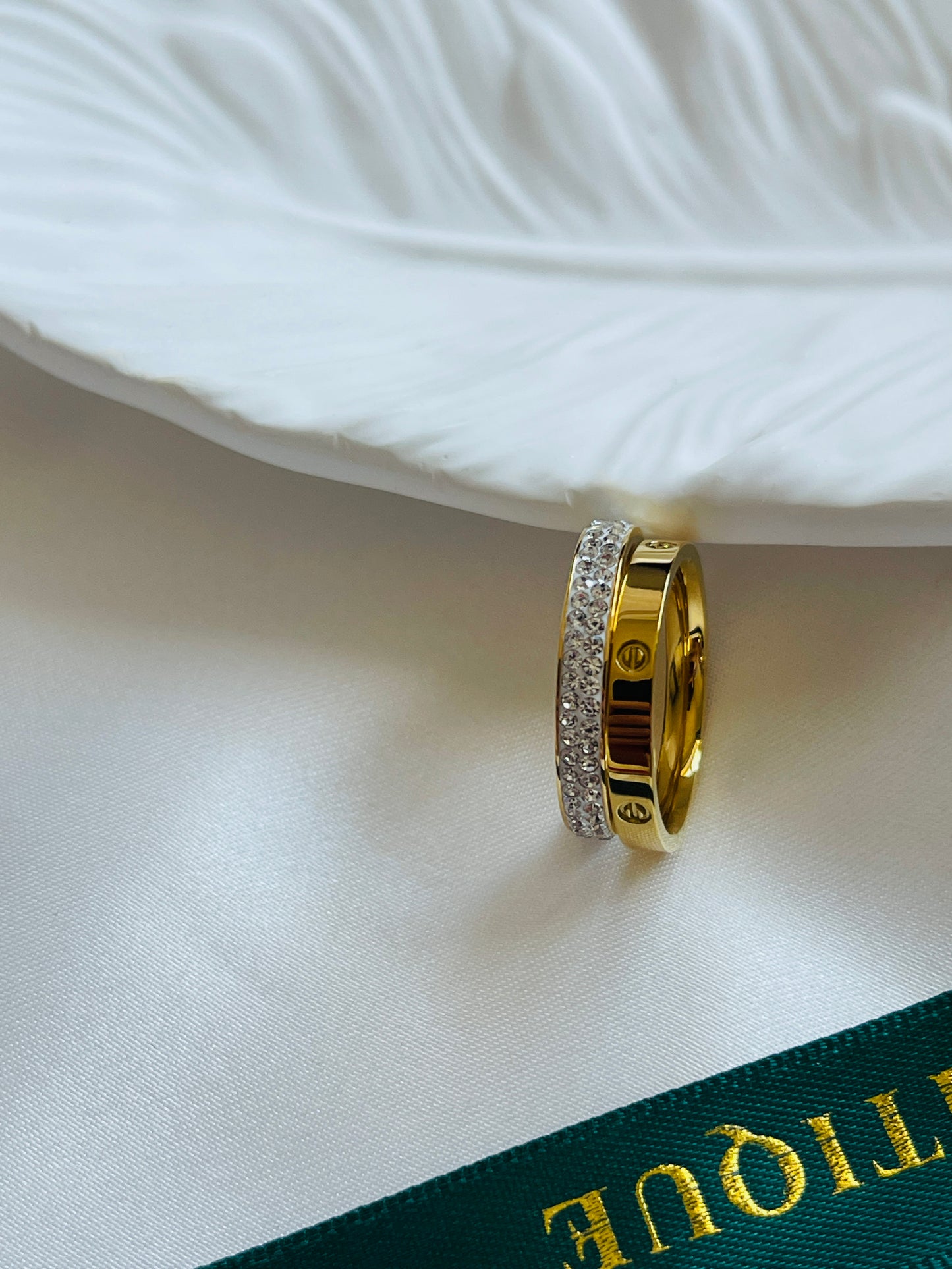 Single or double ring bands