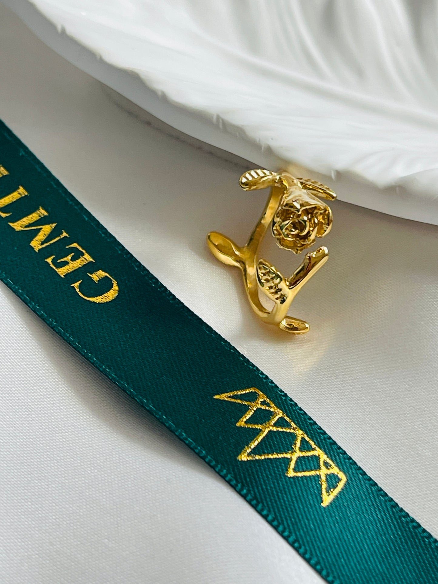 Twist rose full gold ring