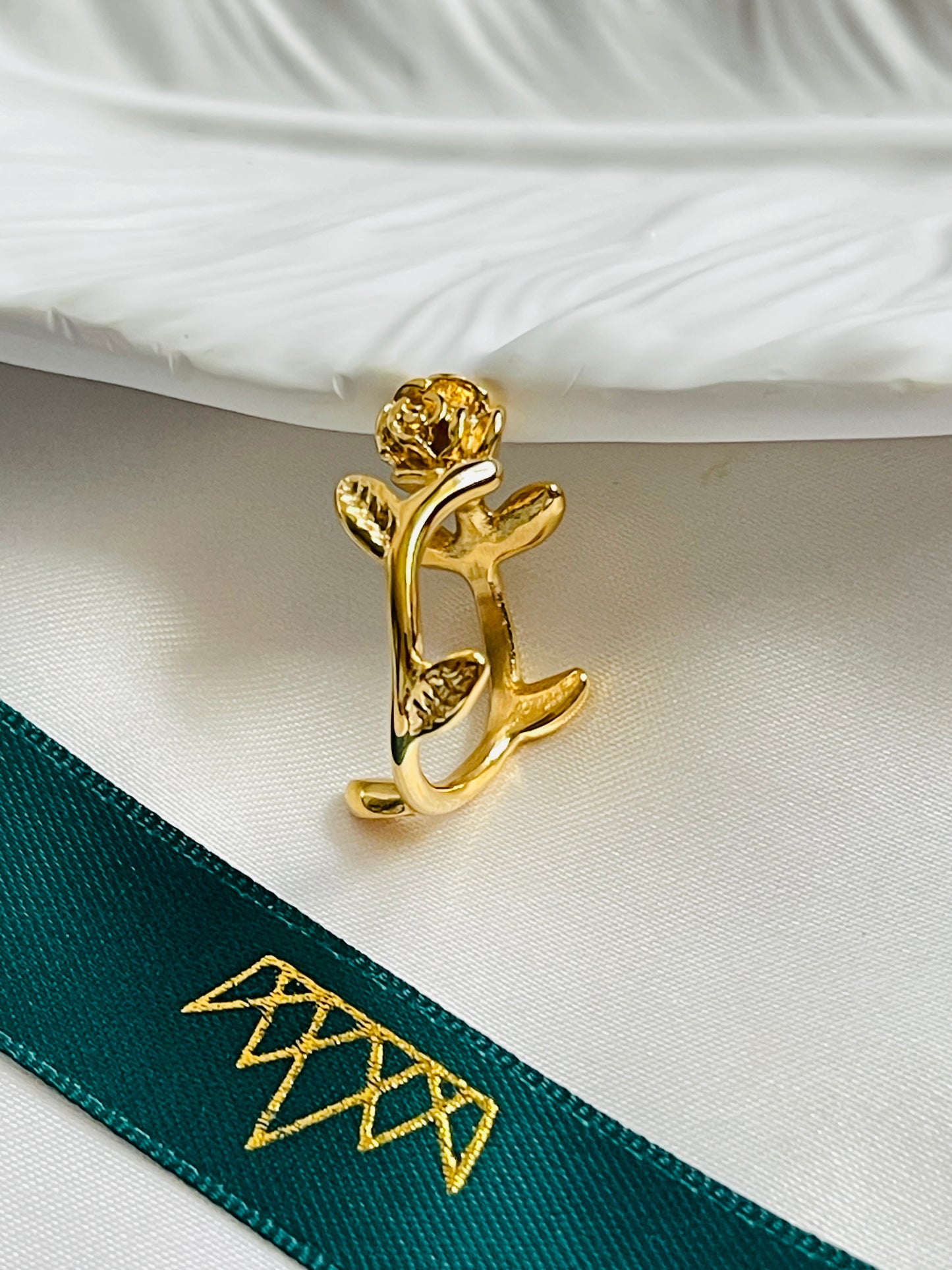 Twist rose full gold ring