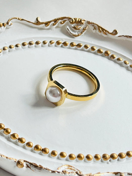 Stylish pearl ring