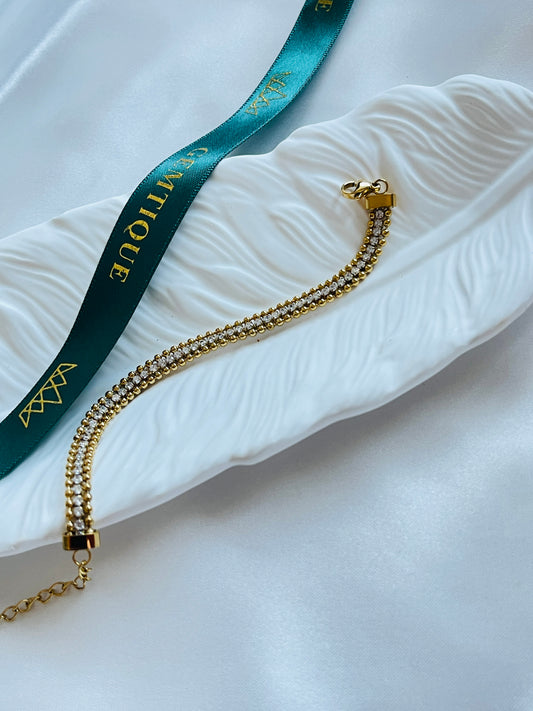 Elegant stone bracelet