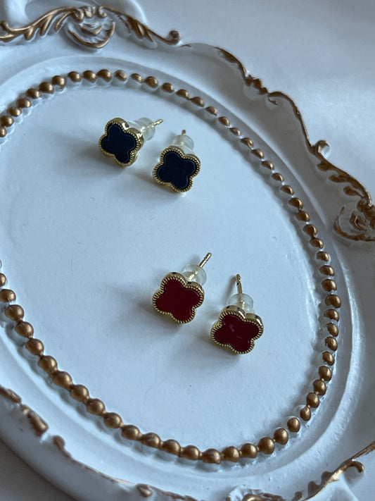 Mini clover studs